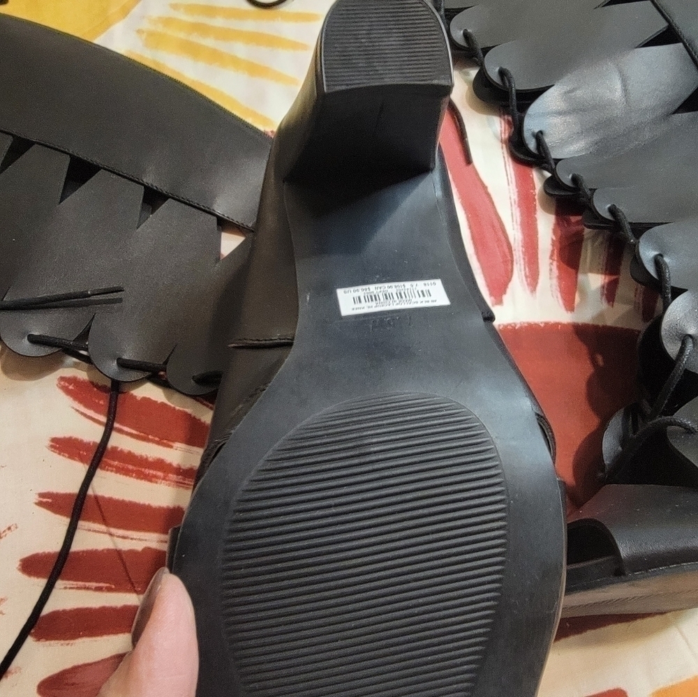 TORRID NWOT Black Scalloped Lace Knee High Boots Size 7.5W - Picture 9 of 10